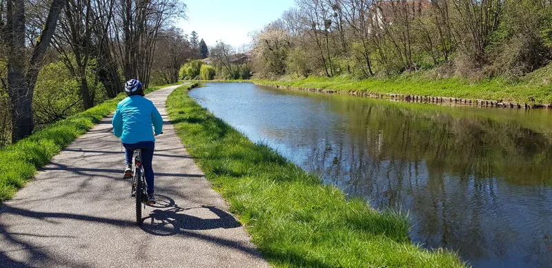 Vélo de route Boucle cyclable R2 : D'une toiture colorée à une autre... · Briennon