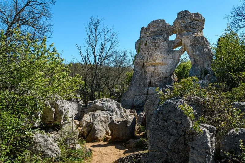 VTT Grande Traversée de l'Ardèche VTT Etape 6 de Les Vans à Vallon Pont d'Arc · Les Vans