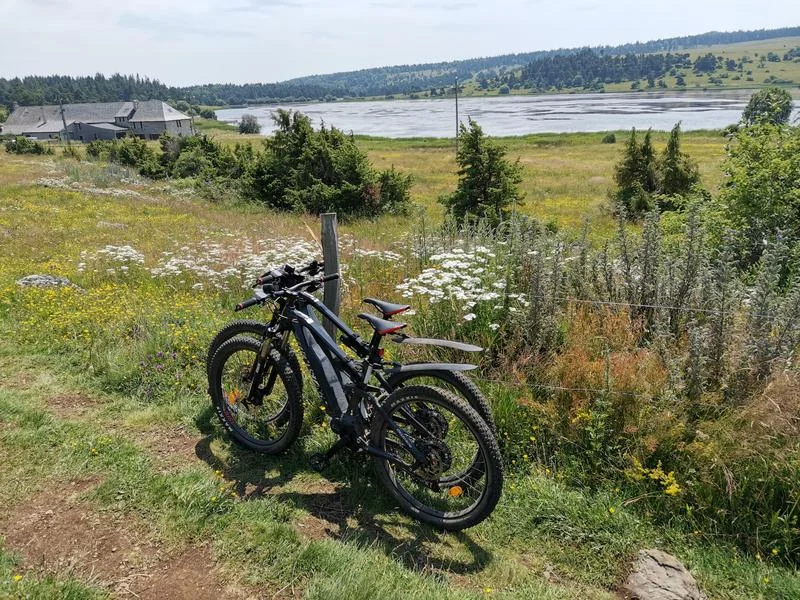 VTT Tour des Monts du Cantal en vélo électrique VTTAE ou VTCAE  – Étape 4 Murat – Allanche · Murat