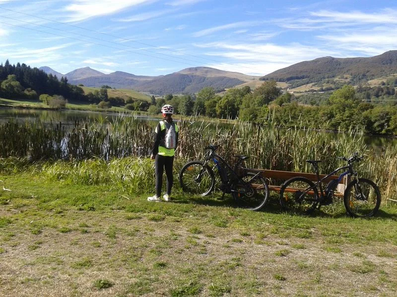 VTT Tour des Monts du Cantal en vélo électrique VTTAE ou VTCAE – Étape 6 Le Claux - Trizac · Le Claux