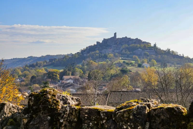 Randonnée Sentier de découverte "Sur les traces des bâtisseurs" · Les Cabannes