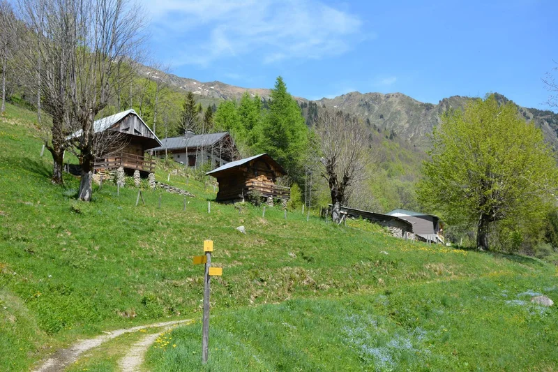 Randonnée Sentier Nature et Souvenirs de Montsapey : immersion dans la vie d'autrefois · Montsapey