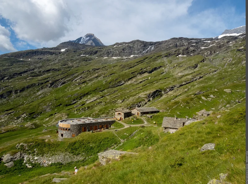 Randonnée Du col de la Vanoise au refuge de l'Arpont : décor verdoyant et ambiance minérale · Pralognan-la-Vanoise