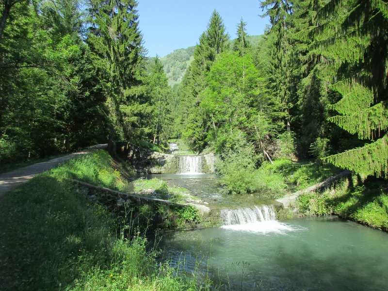 Randonnée Boucle au fil de l'eau, au départ d'Aigueblanche en Savoie · Grand-Aigueblanche