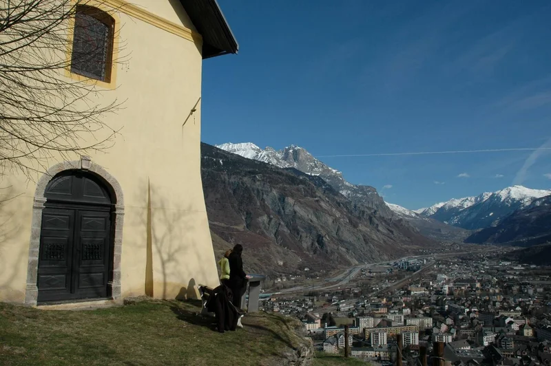Randonnée Chapelle Bonne Nouvelle : balade inspirante sur les hauteurs de St-Jean-de-Maurienne · Saint-Jean-de-Maurienne