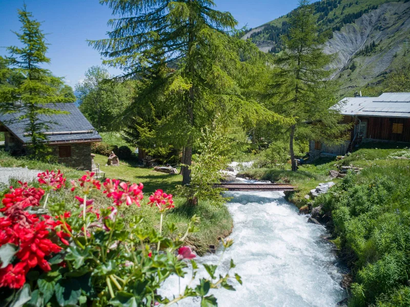VTT 2-Des villages typiques vers l'alpage de Plan Lombardie · Les Belleville
